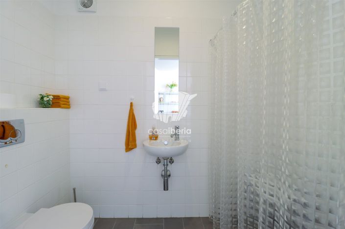 Image No.36-4 Bed House for sale
