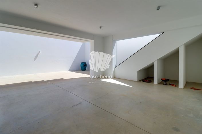 Image No.37-4 Bed House for sale