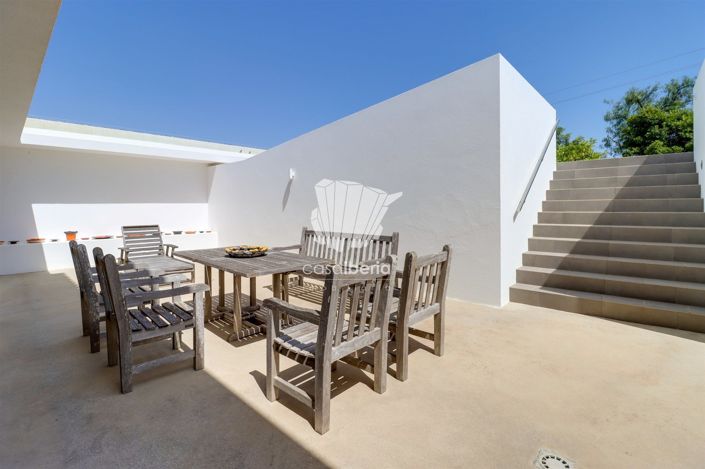 Image No.41-4 Bed House for sale