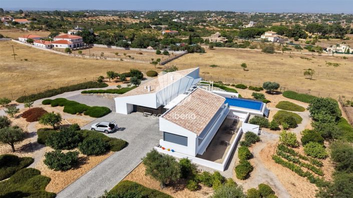 Image No.51-4 Bed House for sale