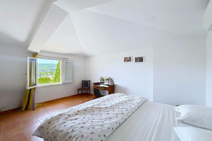 Image No.7-3 Bed House for sale