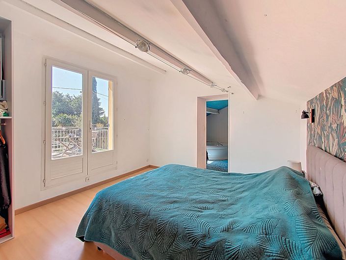 Image No.8-3 Bed House for sale