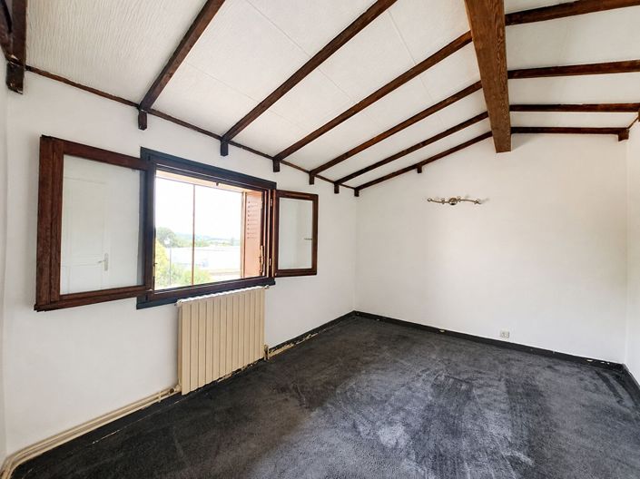 Image No.10-3 Bed House for sale