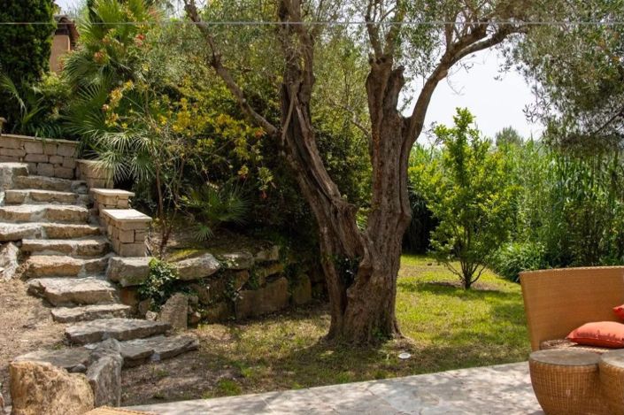 Image No.4-6 Bed House for sale