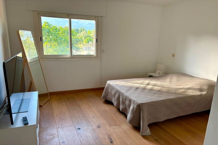 Image No.9-6 Bed House for sale