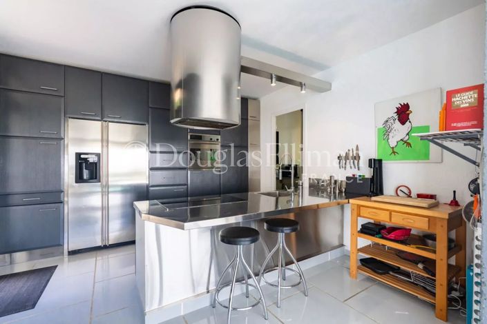 Image No.8-4 Bed House for sale