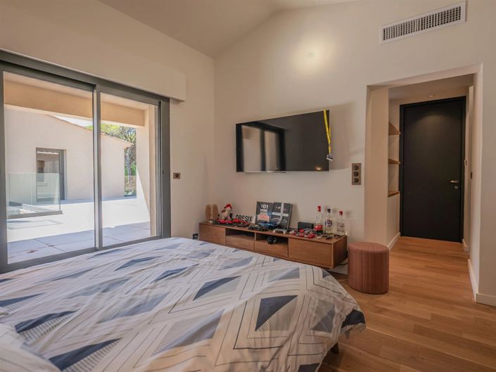 Image No.17-4 Bed House for sale