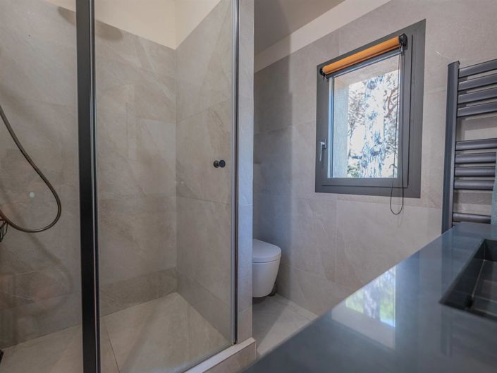 Image No.18-4 Bed House for sale