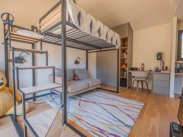 Image No.20-4 Bed House for sale
