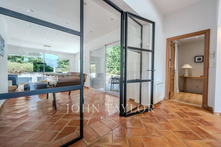 Image No.12-6 Bed House for sale