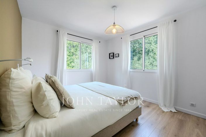 Image No.18-6 Bed House for sale