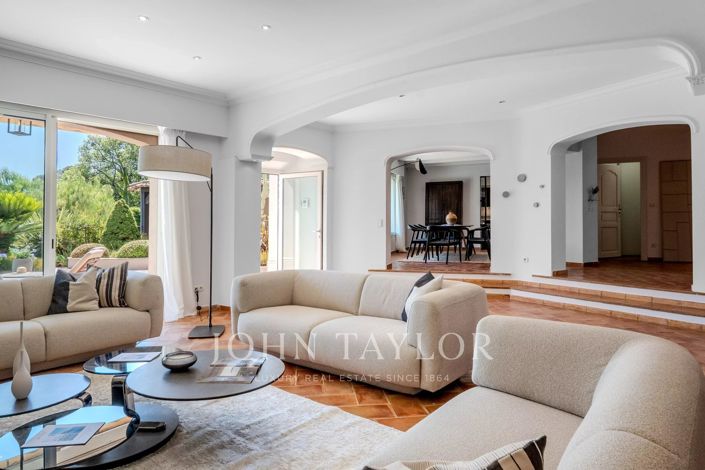 Image No.6-6 Bed House for sale
