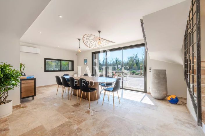 Image No.16-5 Bed House for sale