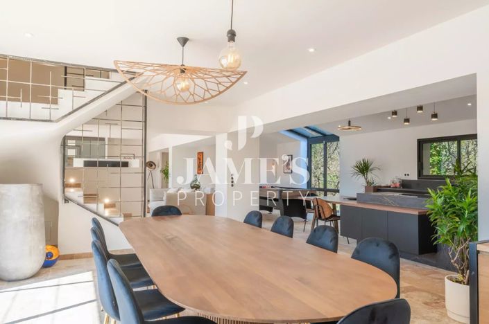 Image No.17-5 Bed House for sale