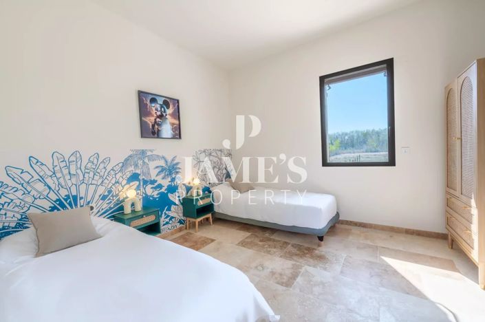 Image No.27-5 Bed House for sale