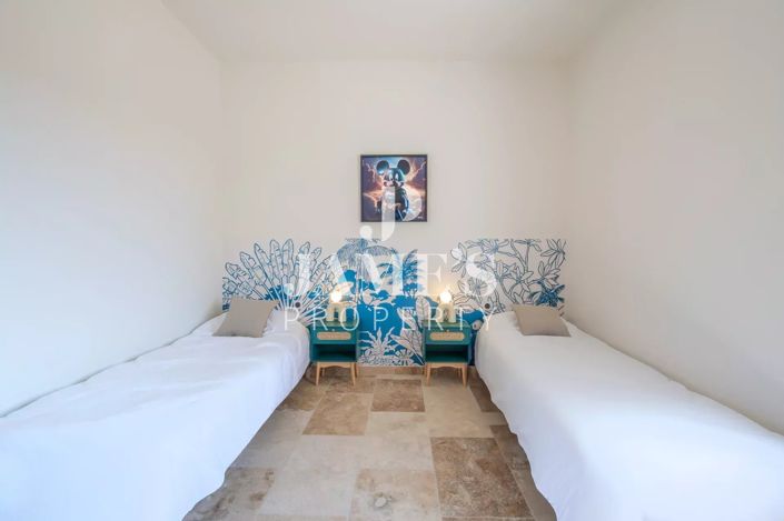 Image No.29-5 Bed House for sale