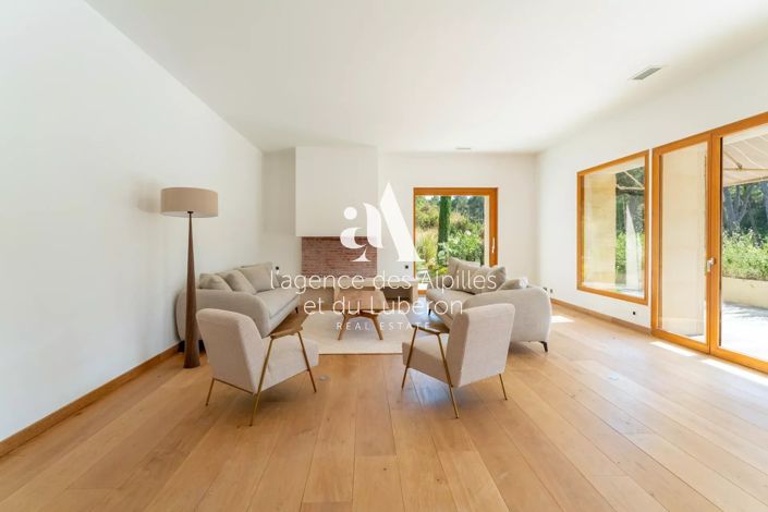 Image No.10-6 Bed House for sale