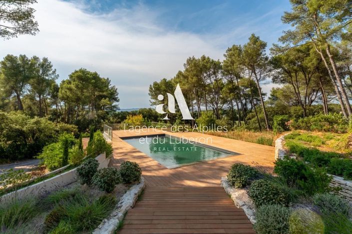 Image No.8-6 Bed House for sale