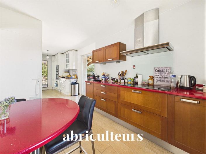 Image No.8-4 Bed House for sale