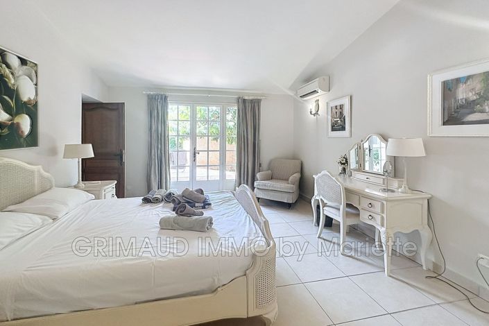 Image No.11-4 Bed House for sale