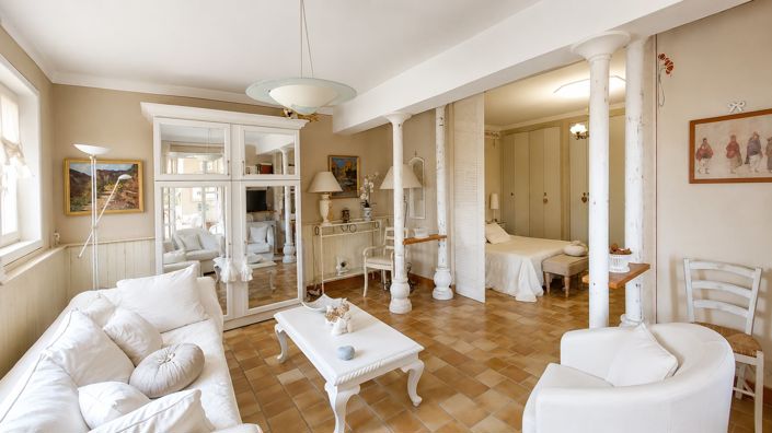 Image No.44-5 Bed House for sale