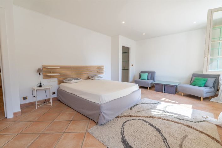 Image No.10-5 Bed House for sale