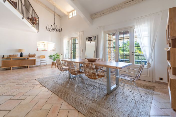 Image No.6-5 Bed House for sale