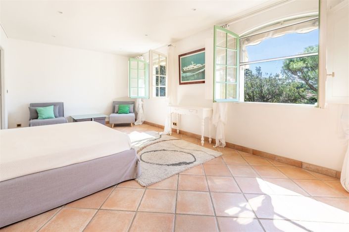 Image No.7-5 Bed House for sale