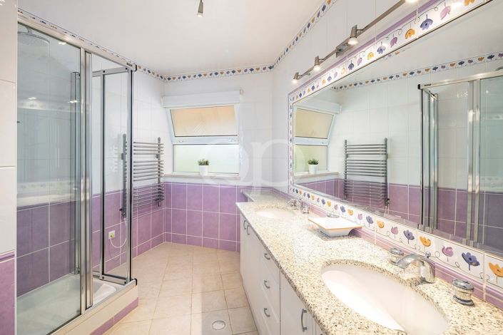 Image No.27-5 Bed House for sale