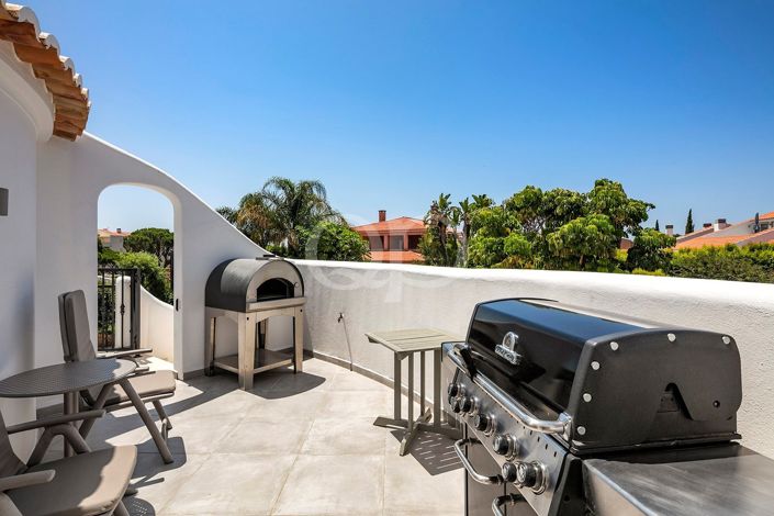 Image No.8-5 Bed House for sale