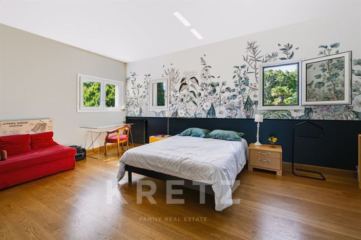 Image No.17-6 Bed House for sale
