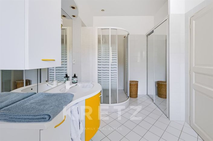 Image No.18-6 Bed House for sale