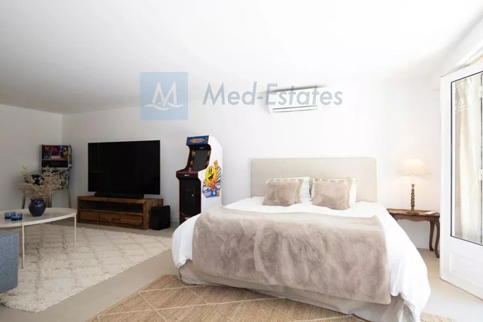 Image No.17-4 Bed House for sale