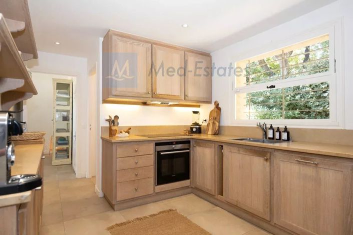 Image No.4-4 Bed House for sale