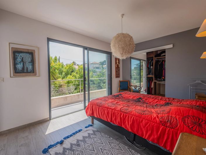 Image No.10-3 Bed House for sale
