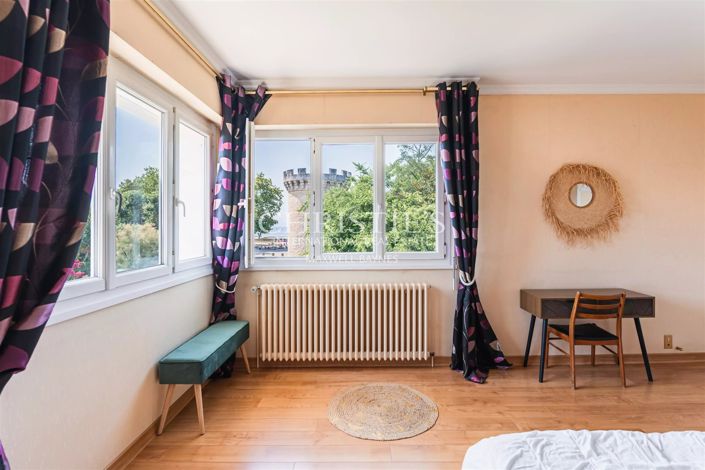Image No.12-8 Bed House for sale