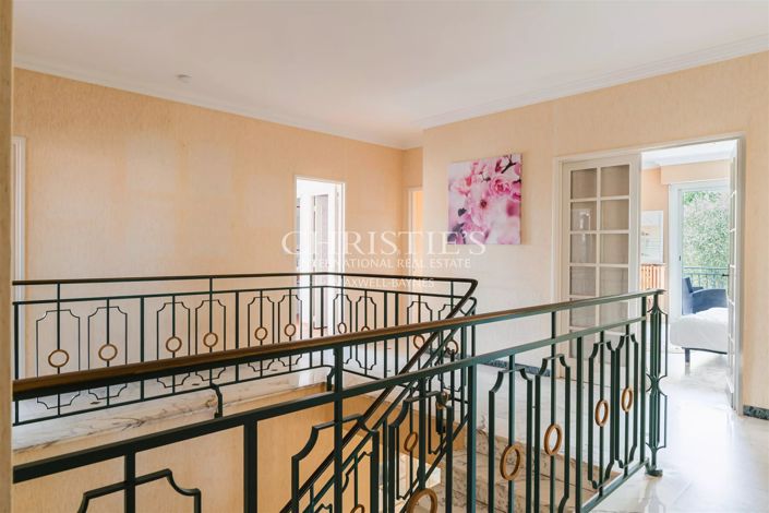 Image No.19-8 Bed House for sale