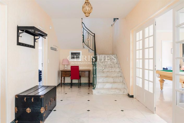 Image No.2-8 Bed House for sale
