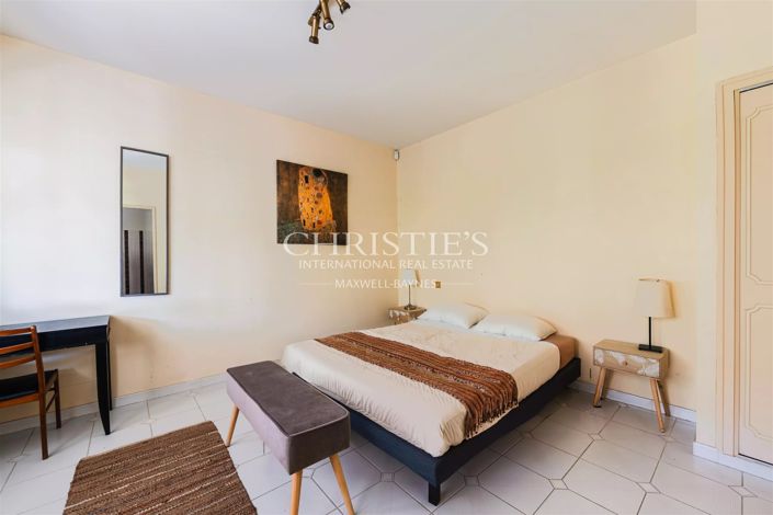 Image No.20-8 Bed House for sale