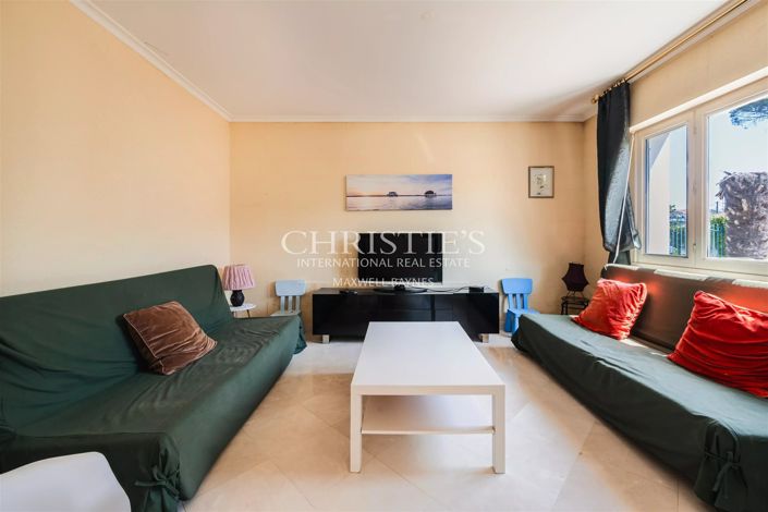 Image No.24-8 Bed House for sale