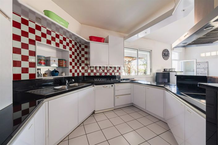 Image No.25-8 Bed House for sale