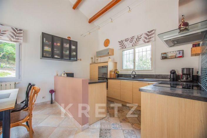 Image No.11-3 Bed House for sale