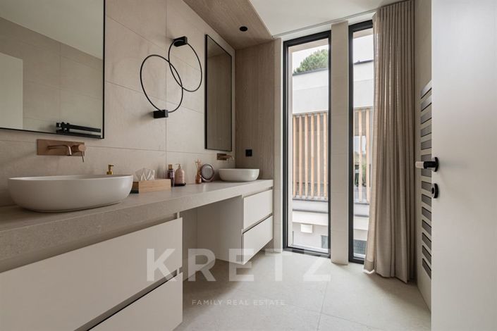 Image No.23-5 Bed House for sale