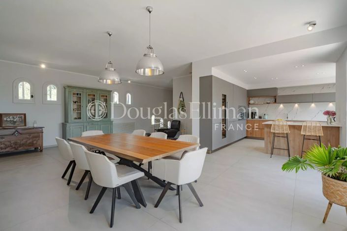 Image No.4-5 Bed House for sale
