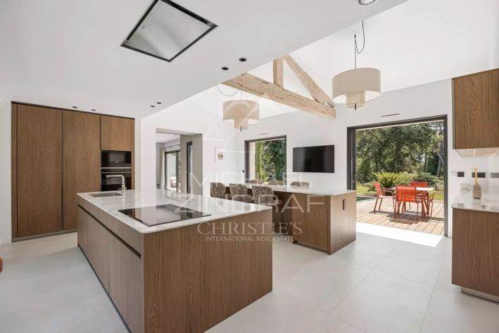 Image No.5-7 Bed House for sale