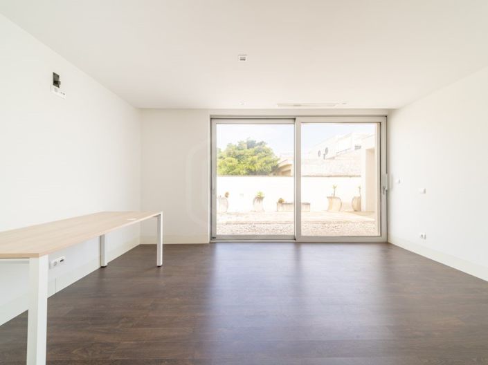Image No.11-6 Bed House for sale