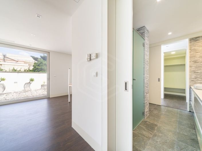 Image No.12-6 Bed House for sale