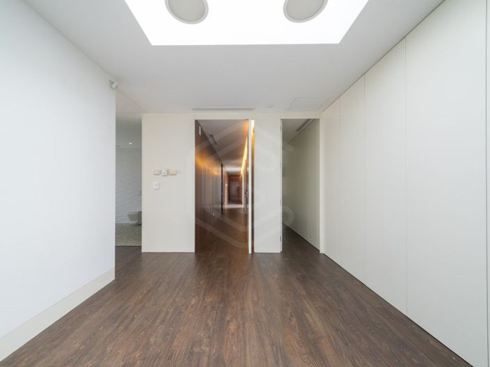 Image No.19-6 Bed House for sale