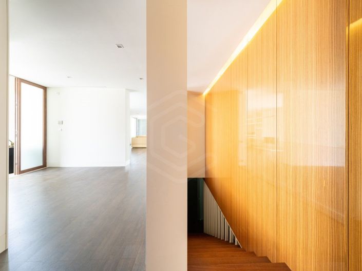 Image No.23-6 Bed House for sale