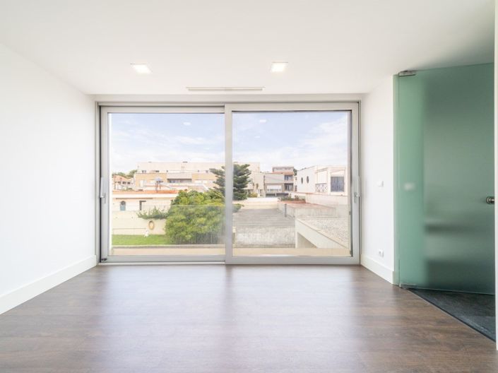 Image No.24-6 Bed House for sale